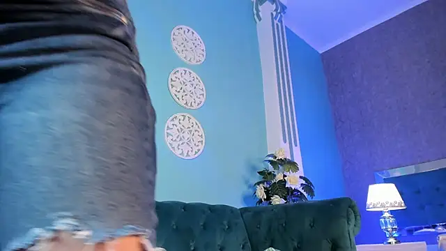 KarlynHoliss online show from 13, 12, 2024