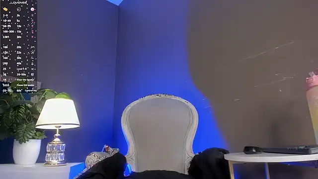 KarlynHoliss online show from 30, 12, 2024