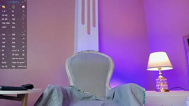 KarlynHoliss online show from 23, 12, 2024