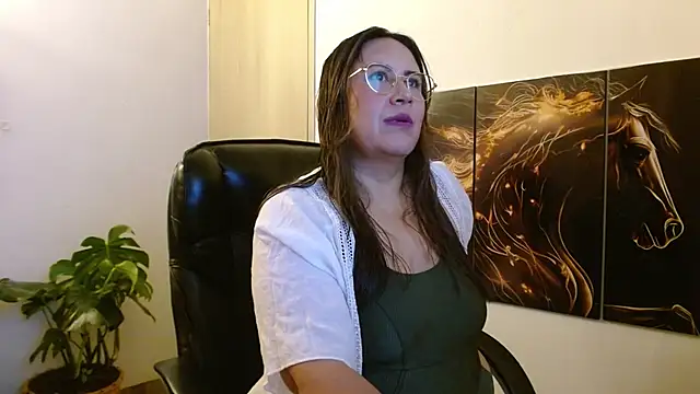 amalia brunette online show from 14, 4, 2026