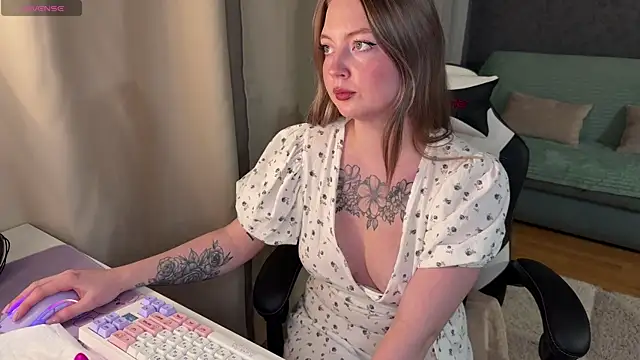 Snapshot of EmmySuiyugh chatting on 5, 2, 2025 EmmySuiyugh online show from 5, 2, 2025