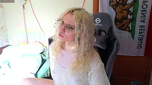 Lori Myaf online show from 10, 4, 2026