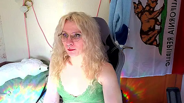 Lori Myaf online show from 2, 4, 2026