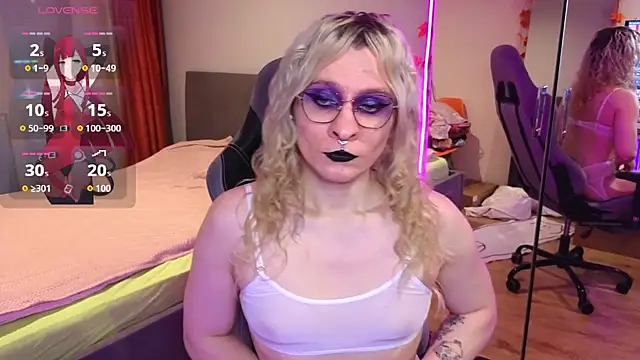 Lori Myaf online show from 17, 11, 2025