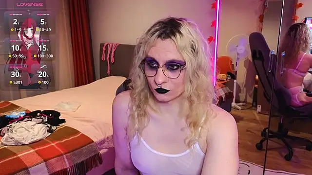 Lori Myaf online show from 7, 11, 2025