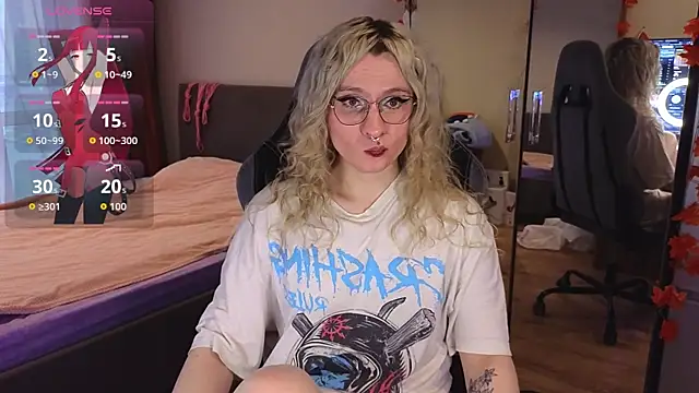 Lori Myaf online show from 5, 10, 2025