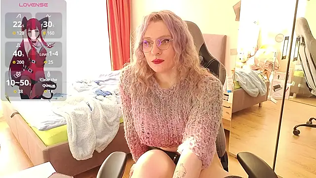 Lori Myaf online show from 10, 9, 2025