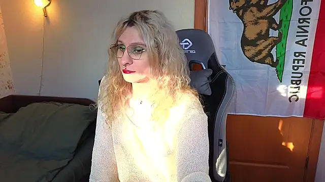 Lori Myaf online show from 5, 2, 2026