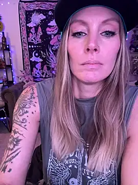 ItsDanniG online show from 11, 3, 2025