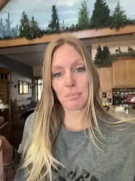 ItsDanniG online show from 27, 12, 2024