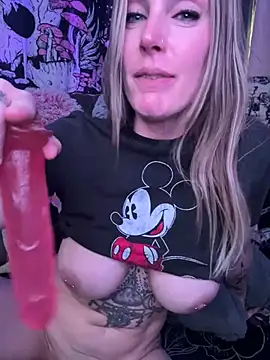 ItsDanniG online show from 9, 3, 2025