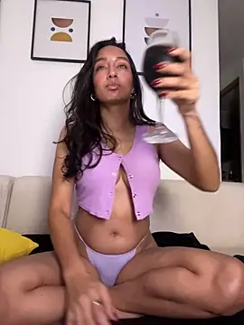 Snapshot of DianaHopson chatting on 5, 2, 2026 DianaHopson online show from 5, 2, 2026