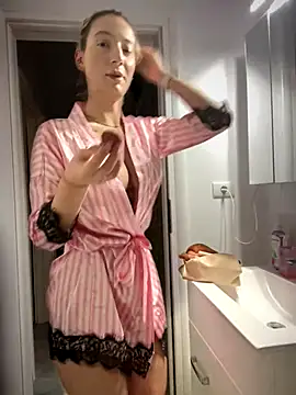 Ella Charm online show from 17, 10, 2025