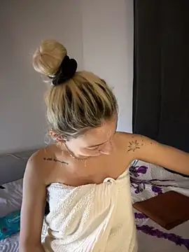 Ella Charm online show from 24, 10, 2025