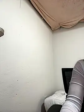 lilian prada online show from 4, 11, 2025