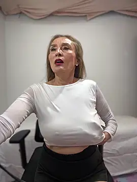 lilian prada online show from 2, 11, 2025