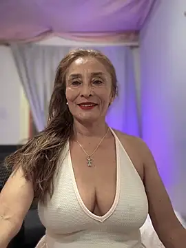 lilian prada online show from 30, 10, 2025