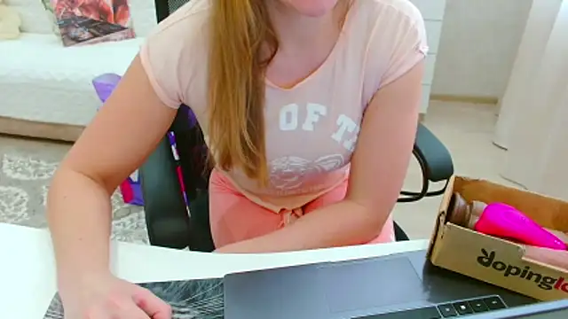 Snapshot of EveLove33 chatting on 24, 2, 2026 EveLove33 online show from 24, 2, 2026