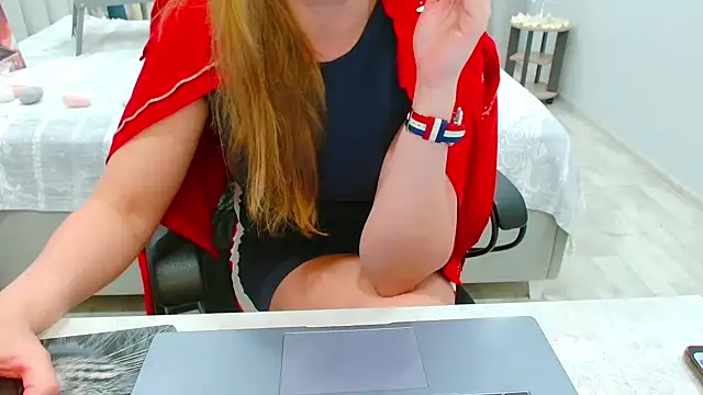 EveLove33 online show from 13, 5, 2026