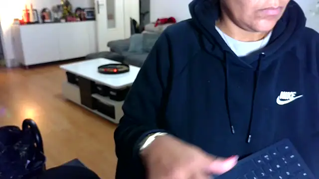 Snapshot of sarametisse26 chatting on 1, 12, 2025 sarametisse26 online show from 1, 12, 2025