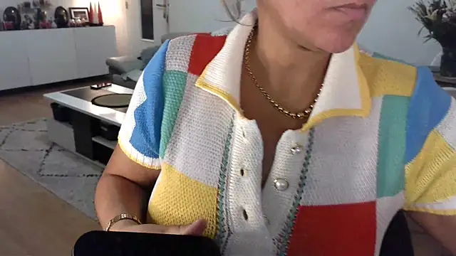 Snapshot of sarametisse26 chatting on 18, 12, 2024 sarametisse26 online show from 18, 12, 2024