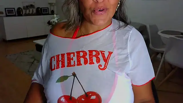 Snapshot of sarametisse26 chatting on 25, 9, 2025 sarametisse26 online show from 25, 9, 2025