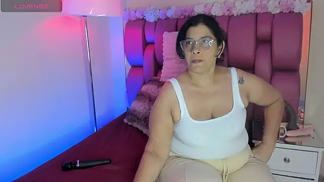 Snapshot of desire_matture chatting on 24, 2, 2025 desire matture online show from 24, 2, 2025