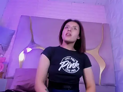 AngelaLinaresx69 online show from 17, 5, 2026