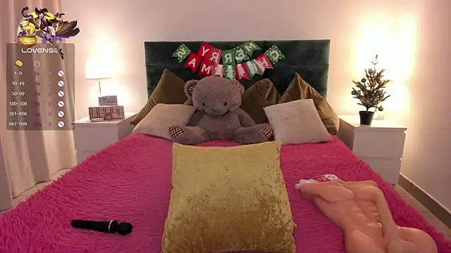 Snapshot of missAngellina chatting on 4, 12, 2025 missAngellina online show from 4, 12, 2025