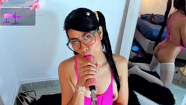 BRITANY WELLS  online show from 8, 4, 2026