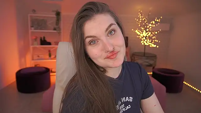 EmmyCharmm online show from 26, 4, 2026