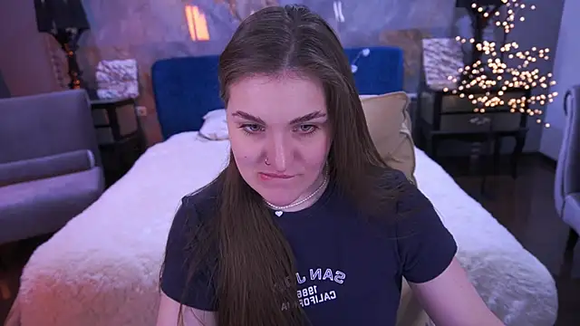 EmmyCharmm online show from 8, 4, 2026