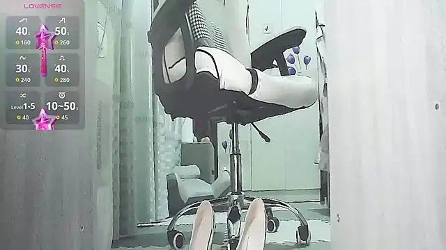 Snapshot of -orange_ chatting on 7, 11, 2025 -orange online show from 7, 11, 2025