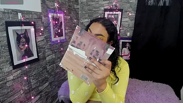 Snapshot of Andrys_ chatting on 5, 12, 2025 Andrys online show from 5, 12, 2025