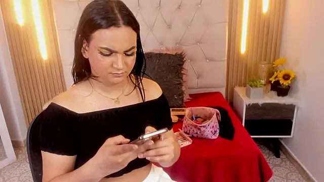 Snapshot of Andrys_ chatting on 8, 10, 2025 Andrys online show from 8, 10, 2025