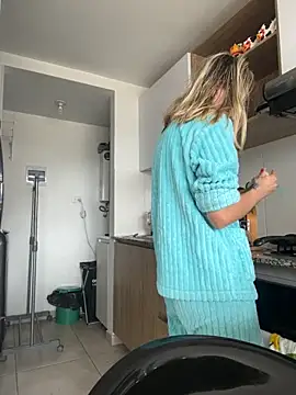 Snapshot of Ameellie chatting on 8, 10, 2025 Ameellie online show from 8, 10, 2025