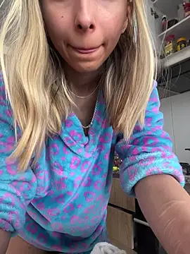 Snapshot of Ameellie chatting on 1, 11, 2025 Ameellie online show from 1, 11, 2025