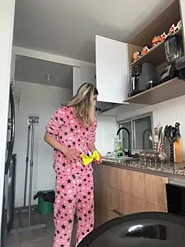 Snapshot of Ameellie chatting on 11, 10, 2025 Ameellie online show from 11, 10, 2025