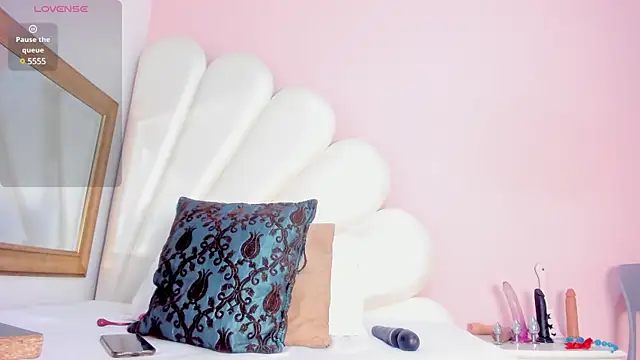 Letizia West  online show from 26, 2, 2025