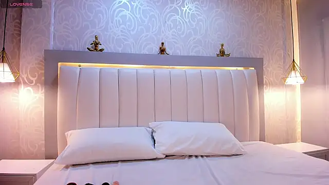 SaraRiley online show from 25, 9, 2025