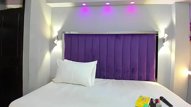 SaraRiley online show from 10, 9, 2025