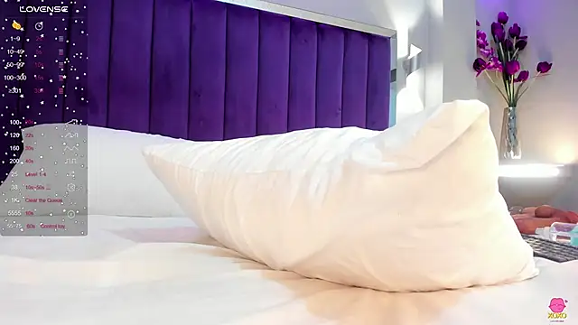 SaraRiley online show from 6, 10, 2025