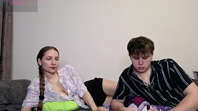 Emily and Ilumi online show from 4, 12, 2025