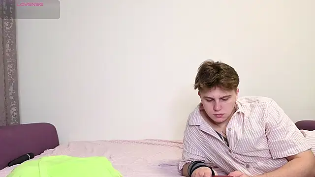 Emily and Ilumi online show from 15, 11, 2025