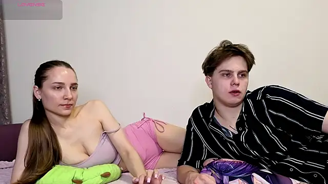 Emily and Ilumi online show from 25, 11, 2025