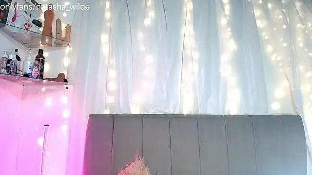 Natasha Wilde  online show from 5, 3, 2025