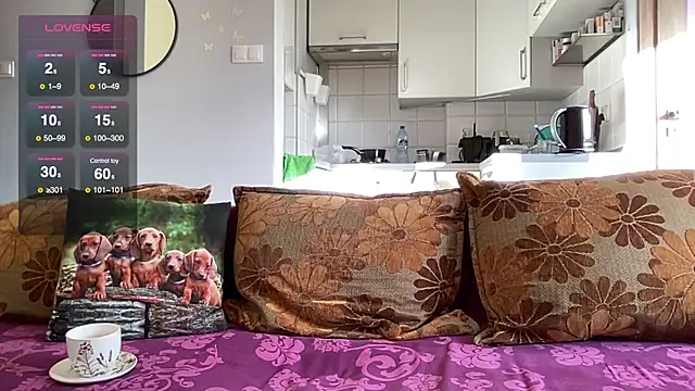 Teylor Love online show from 3, 2, 2025