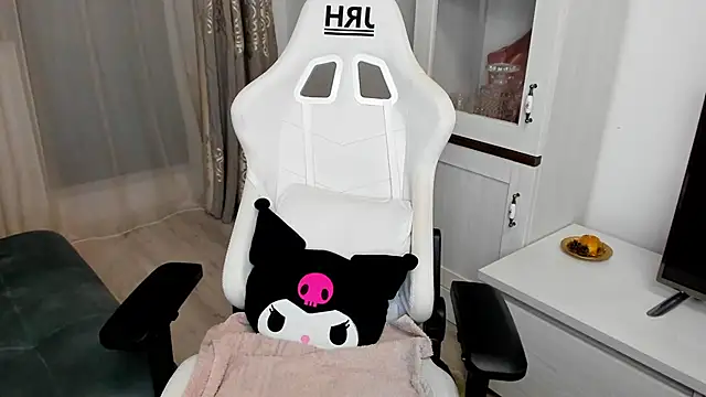 Snapshot of EveEvian chatting on 5, 3, 2025 EveEvian online show from 5, 3, 2025