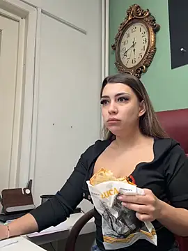 Snapshot of EveEvian chatting on 14, 11, 2025 EveEvian online show from 14, 11, 2025