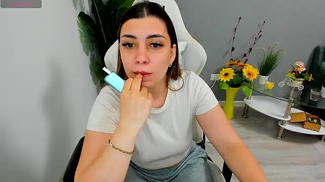 Snapshot of EveEvian chatting on 13, 5, 2026 EveEvian online show from 13, 5, 2026